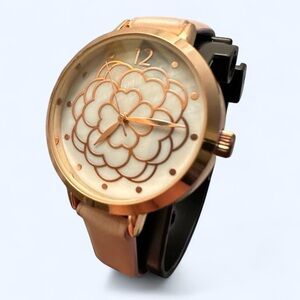 Flower quartz wristwatch